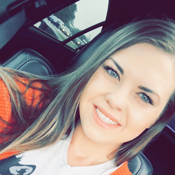 Meet your Posher, Dusti - Picture 1 of 3